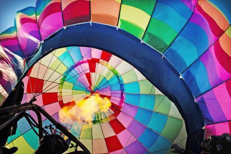 https://www.simonacarnevale.com/wp-content/uploads/2025/01/hot-air-balloon-7788131_1280-768x512.jpg